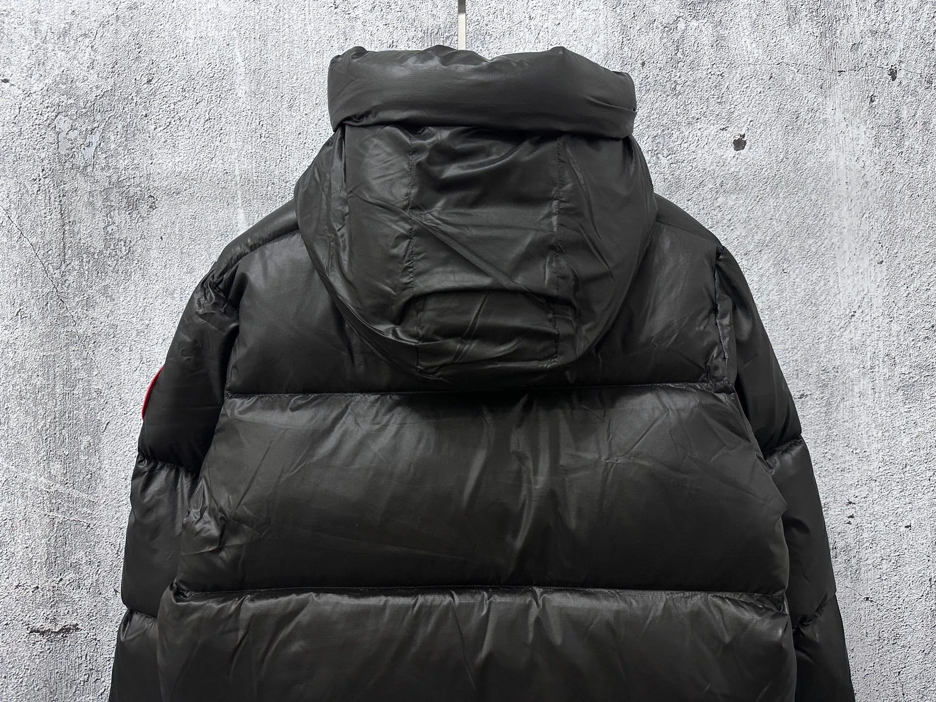 P780 [𝘾𝘼𝙉𝘼𝘿𝘼 𝙂𝙊𝙊𝙎𝙀] Canada Goose's limited new Crofton puff down jacket, top version, ceiling level Crofton soft loaf, 2024 latest style, cold protection effect up to level 4, using recycled Feather-Light tear-resistant fabric, ultra-light, no weight on the upper body at all! The unique black label highlights your temperament‼ ️ Canada Goose, a Canadian brand, has always been recognized as the warmest down jacket. Various Instagram celebrities, Internet celebrities, and celebrities often wear it for street photos. I make Canada Goose every year, but I still can't get rid of my love for it. No matter how cold the days are, there is no need to be afraid, because there is! Filled with 90% white duck down, it is the legendary warmest down jacket and is known as a must-have for Arctic outdoor sports! The most popular down jacket in the world, celebrities are rushing to buy it, it is a must-have!  Size: S~XXL